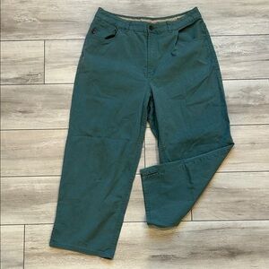 Tommy Bahama Relax stretch crop pants size 10